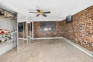 332 Holiday Park Dr, Pittsburgh, PA 15239 - Photo 24