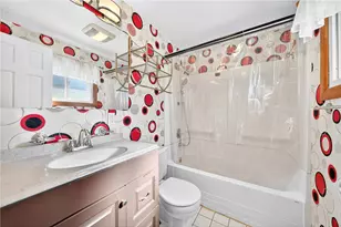 332 Holiday Park Dr, Pittsburgh, PA 15239 - Photo 14