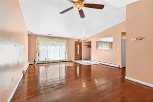 332 Holiday Park Dr, Pittsburgh, PA 15239 - Photo 6