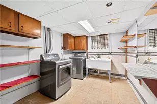 332 Holiday Park Dr, Pittsburgh, PA 15239 - Photo 26