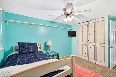 332 Holiday Park Dr, Pittsburgh, PA 15239 - Photo 18