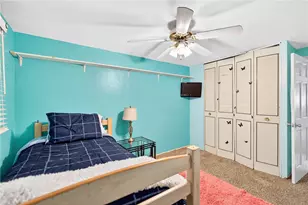 332 Holiday Park Dr, Pittsburgh, PA 15239 - Photo 18