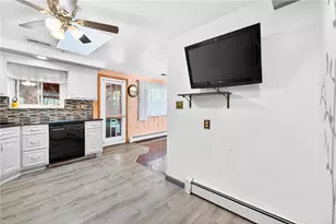 332 Holiday Park Dr, Pittsburgh, PA 15239 - Photo 10