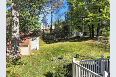 332 Holiday Park Dr, Pittsburgh, PA 15239 - Photo 32