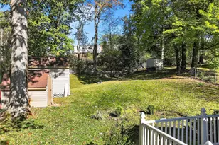 332 Holiday Park Dr, Pittsburgh, PA 15239 - Photo 32