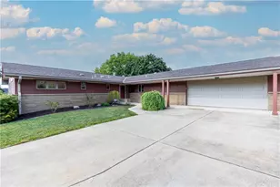 138 Green Dr, Pittsburgh, PA 15236 - Photo 2