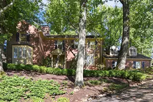 465 Woodland Hills Dr, Pittsburgh, PA 15235 - Photo 2
