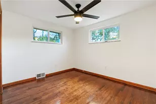 582 Lorraine Rd, Pittsburgh, PA 15221 - Photo 12