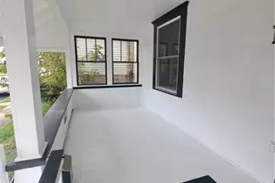 439 Longfellow St, Vandergrift, PA 15690 - Photo 2