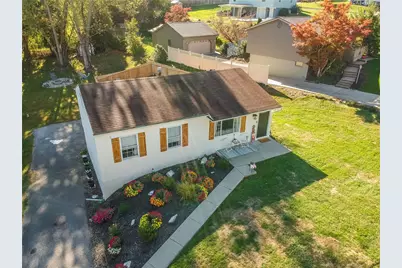 3293 Bradbury Dr, Hopewell Township, PA 15001 - Photo 4