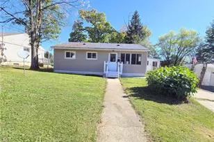 223 Emerson Ave, Farrell, PA 16121 - Photo 2