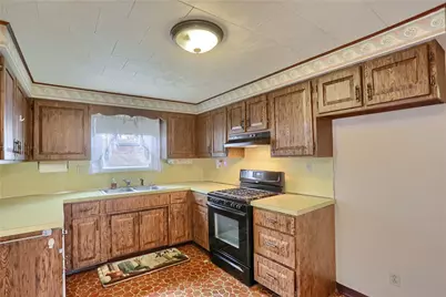 306 E Hazen Ave, Ellport, PA 16117 - Photo 20