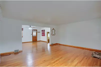 306 E Hazen Ave, Ellport, PA 16117 - Photo 12