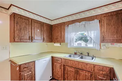 306 E Hazen Ave, Ellport, PA 16117 - Photo 22