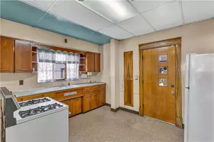 411 Franklin Ave, Ellwood City, PA 16117 - Photo 14