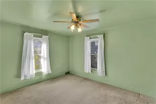 411 Franklin Ave, Ellwood City, PA 16117 - Photo 18