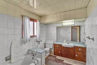 411 Franklin Ave, Ellwood City, PA 16117 - Photo 16