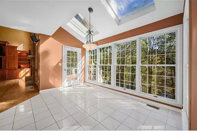 409 Bryn Ct, Ross Twp, PA 15237 - Photo 12