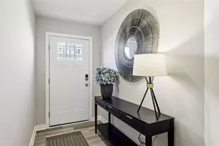 702 Olivia St, Collier Township, PA 15205 - Photo 2