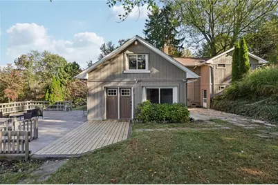 1012 Magnolia Dr, Jeannette, PA 15644 - Photo 2