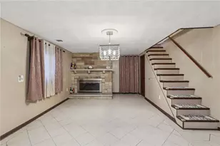 1012 Magnolia Dr, Jeannette, PA 15644 - Photo 8