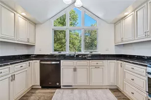 100 St Tropez Cir, Patterson Heights, PA 15010 - Photo 6