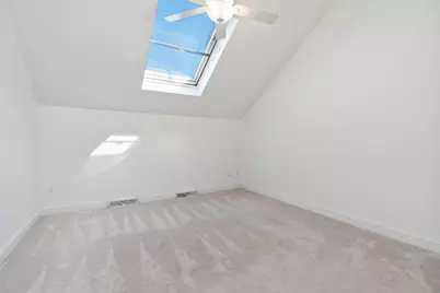 100 Saint Tropez Cir, Patterson Heights, PA 15010 - Photo 14