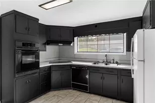 2206 Carolyn St, Hermitage, PA 16148 - Photo 12