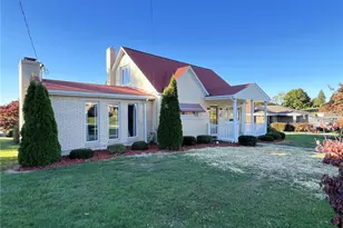 516 Hemlock St, Hempfield Township, PA 15601 - Photo 2