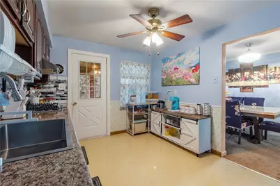263 Robinhood Rd, Green Tree, PA 15220 - Photo 22