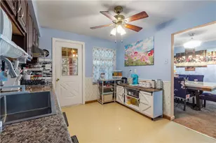 263 Robinhood Rd, Green Tree, PA 15220 - Photo 22