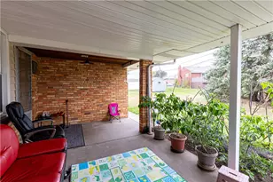 263 Robinhood Rd, Green Tree, PA 15220 - Photo 6