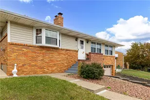263 Robinhood Rd, Green Tree, PA 15220 - Photo 4