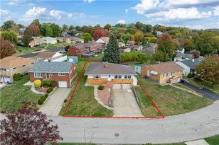 263 Robinhood Rd, Green Tree, PA 15220 - Photo 2