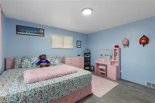 263 Robinhood Rd, Green Tree, PA 15220 - Photo 22