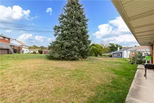 263 Robinhood Rd, Green Tree, PA 15220 - Photo 2