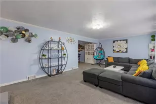 263 Robinhood Rd, Green Tree, PA 15220 - Photo 6