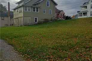 501 College Ave, Grove City Boro, PA 16127 - Photo 2