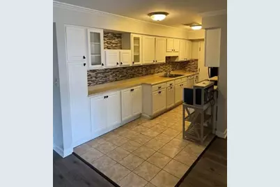 1000 Chatham Park Dr #J, Scott Township, PA 15216 - Photo 8