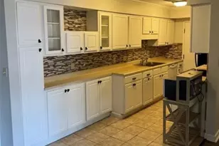 1000 Chatham Park Dr, Scott Township, PA 15216 - Photo 8