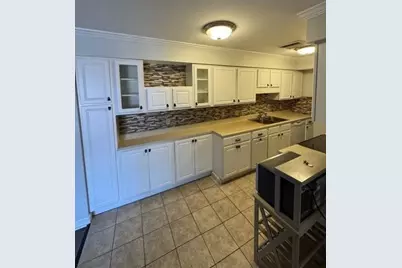 1000 Chatham Park Dr #J, Scott Township, PA 15216 - Photo 10