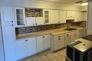 1000 Chatham Park Dr, Scott Township, PA 15216 - Photo 10