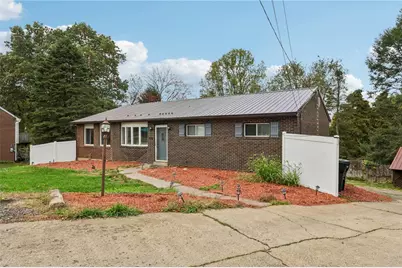 447 Englewood Dr, Ross Twp, PA 15237 - Photo 4