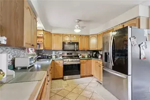 447 Englewood Dr, Ross Twp, PA 15237 - Photo 12