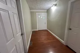 5582 Pocusset St, Pittsburgh, PA 15217 - Photo 2