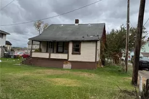 220 E Jackson St, Houston, PA 15342 - Photo 2
