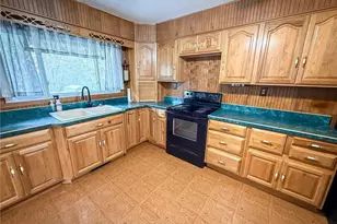 414 Holyoke Rd, Center Township, PA 16001 - Photo 16