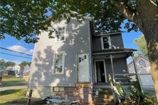 10 McNary St, Houston, PA 15342 - Photo 4