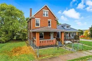 522 Wallis Ave, Farrell, PA 16121 - Photo 2