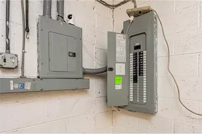 305 Division St, Jeannette, PA 15644 - Photo 36